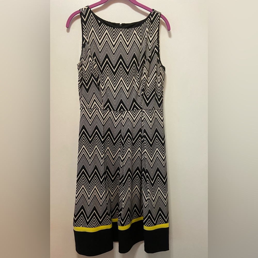 Jessica Howard dress- black n white with yellow hem detail, high waisted size 8
